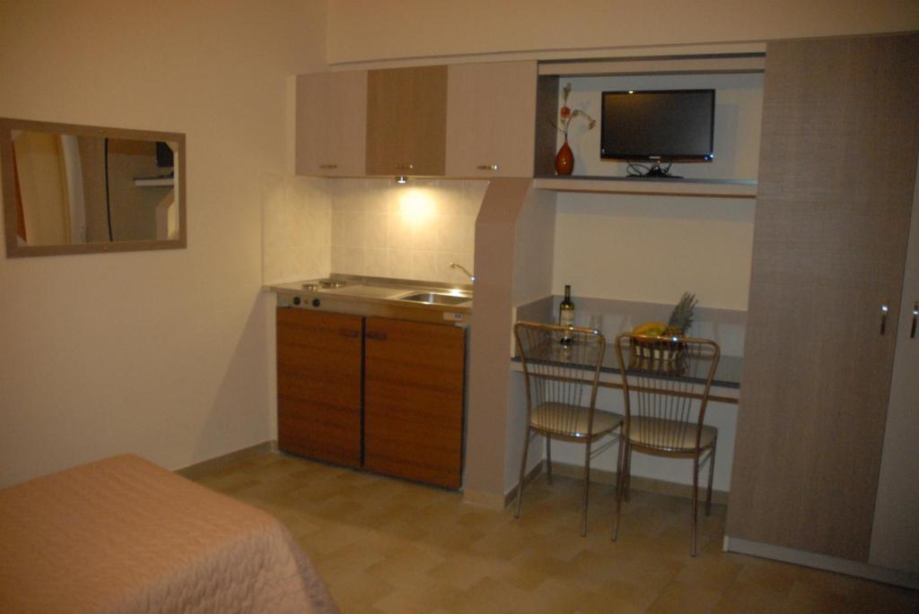 Takis Hotel Apartments Ialisos Habitación foto