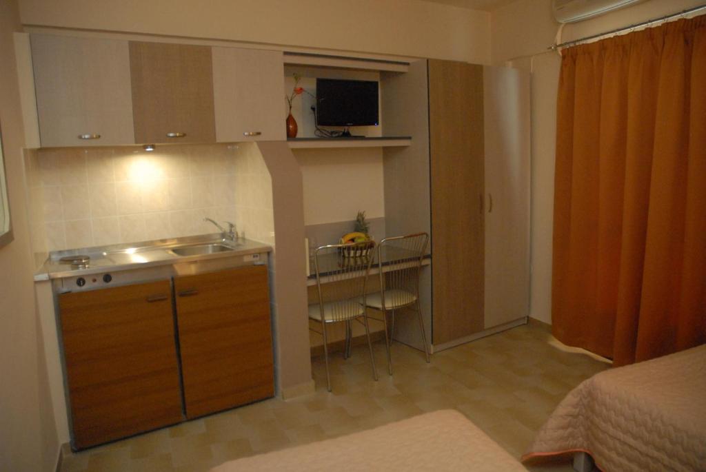 Takis Hotel Apartments Ialisos Exterior foto