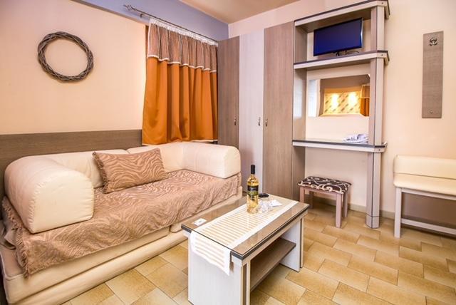 Takis Hotel Apartments Ialisos Exterior foto