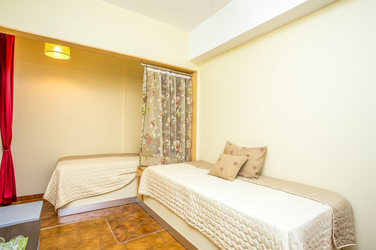 Takis Hotel Apartments Ialisos Exterior foto
