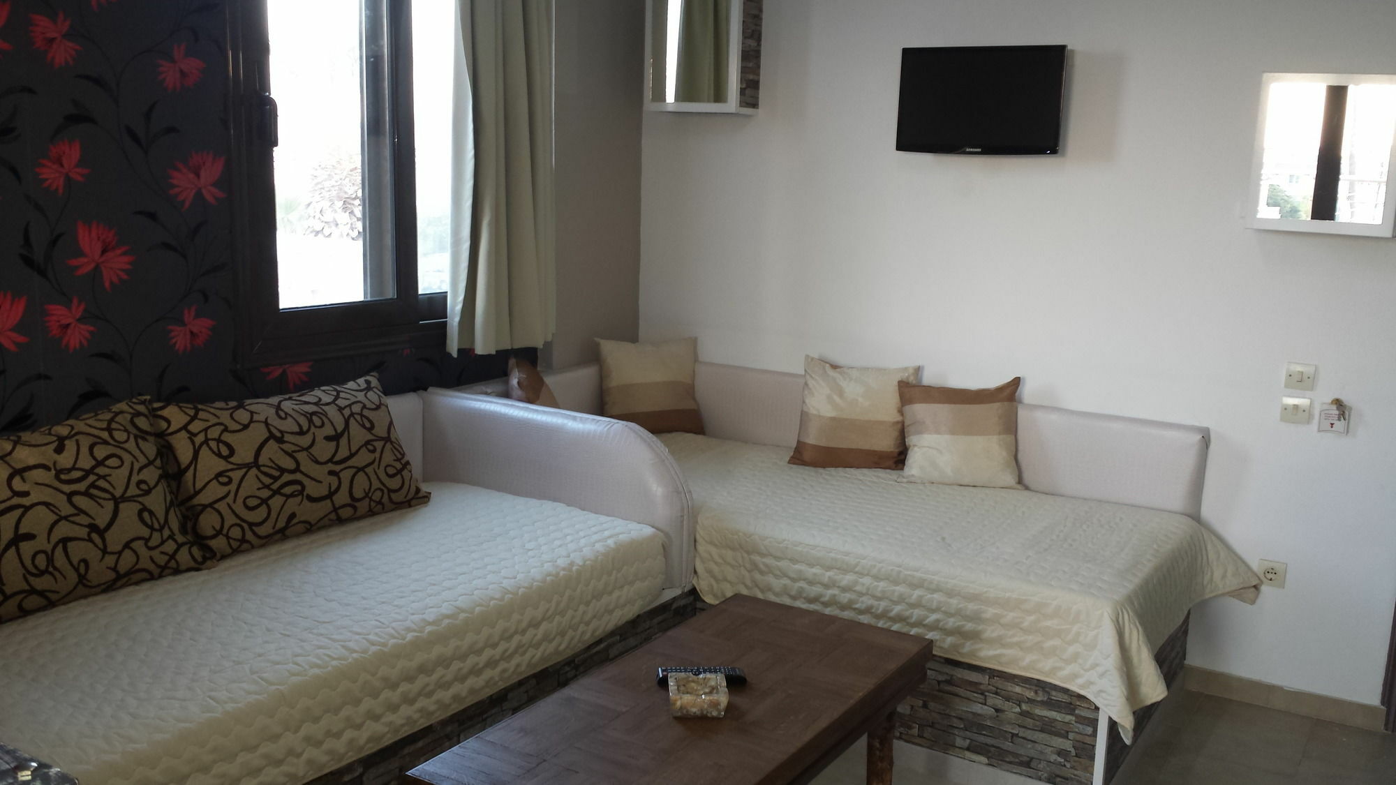 Takis Hotel Apartments Ialisos Exterior foto